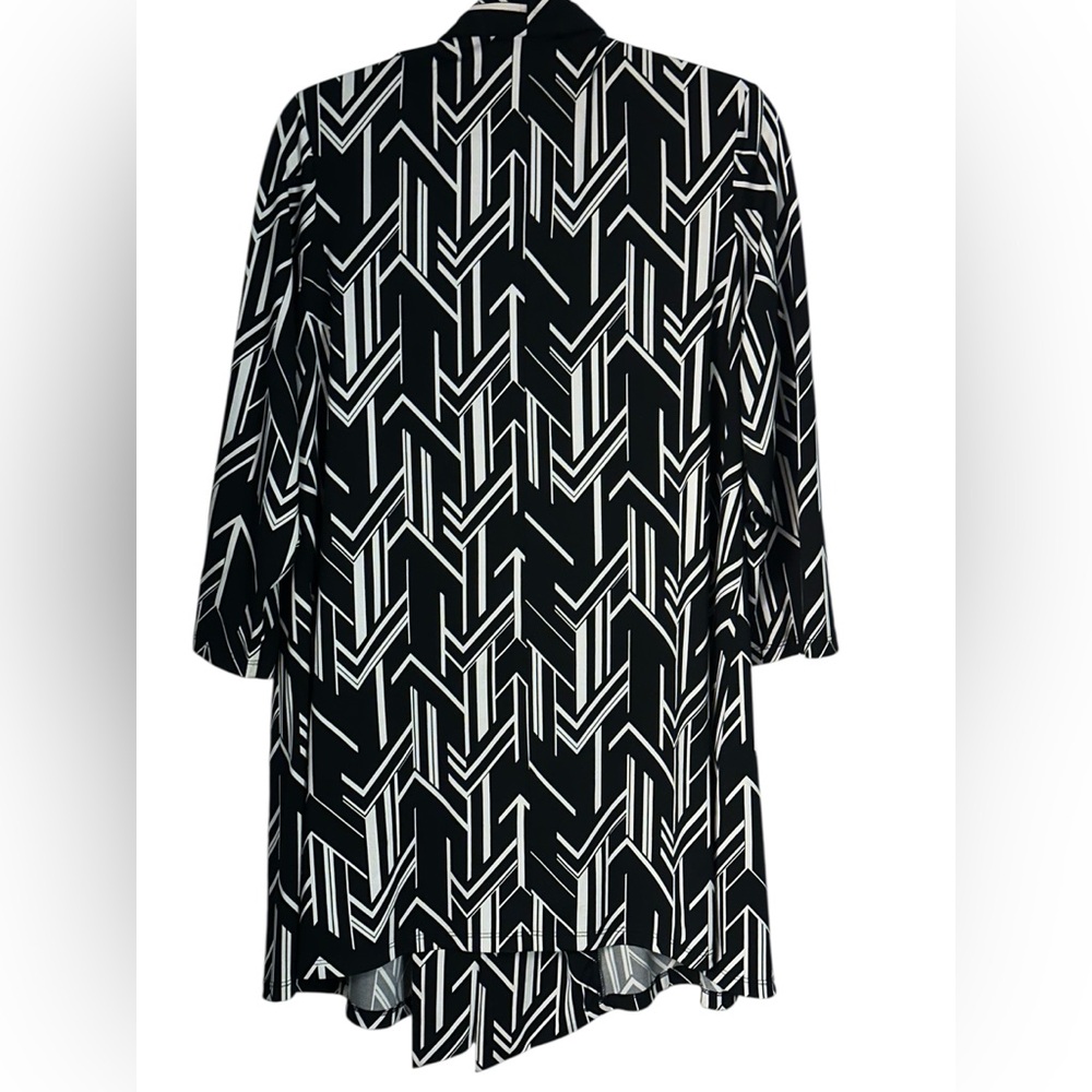 Slinky Brand Black and White Arrow Pattern Jacket/Cardigan
